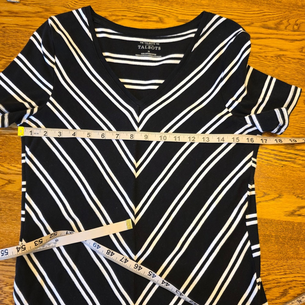 Talbots 100% Cotton M Black White Chevron Stripe V-Neck Short Sleeve Career Top - Picture 7 of 8
